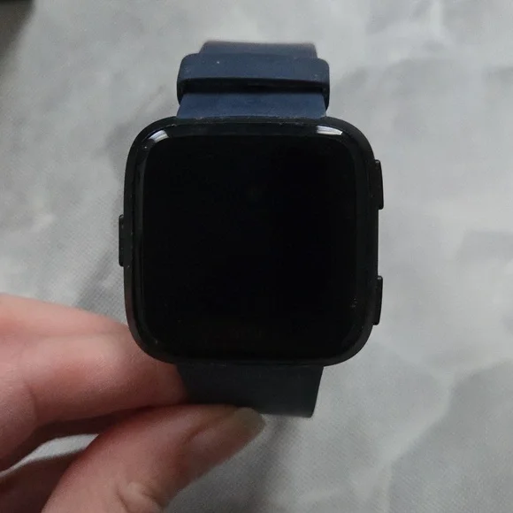Fitbit Versa Smart Watch - Picture 4 of 7